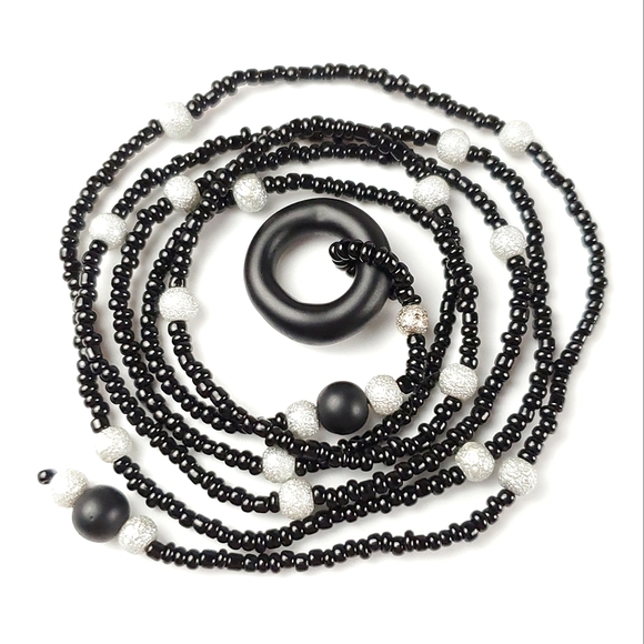 🦋 Black and Silver Glass Ring Beaded Lariat Necklace 🦋1/$14~2/$24~3/$30🦋 - Picture 8 of 9